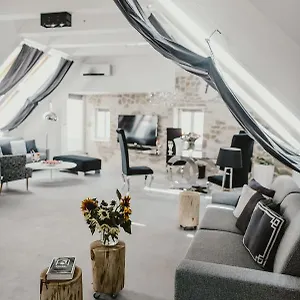 coco-chanel-boutique-apartment.brnohotels.org/